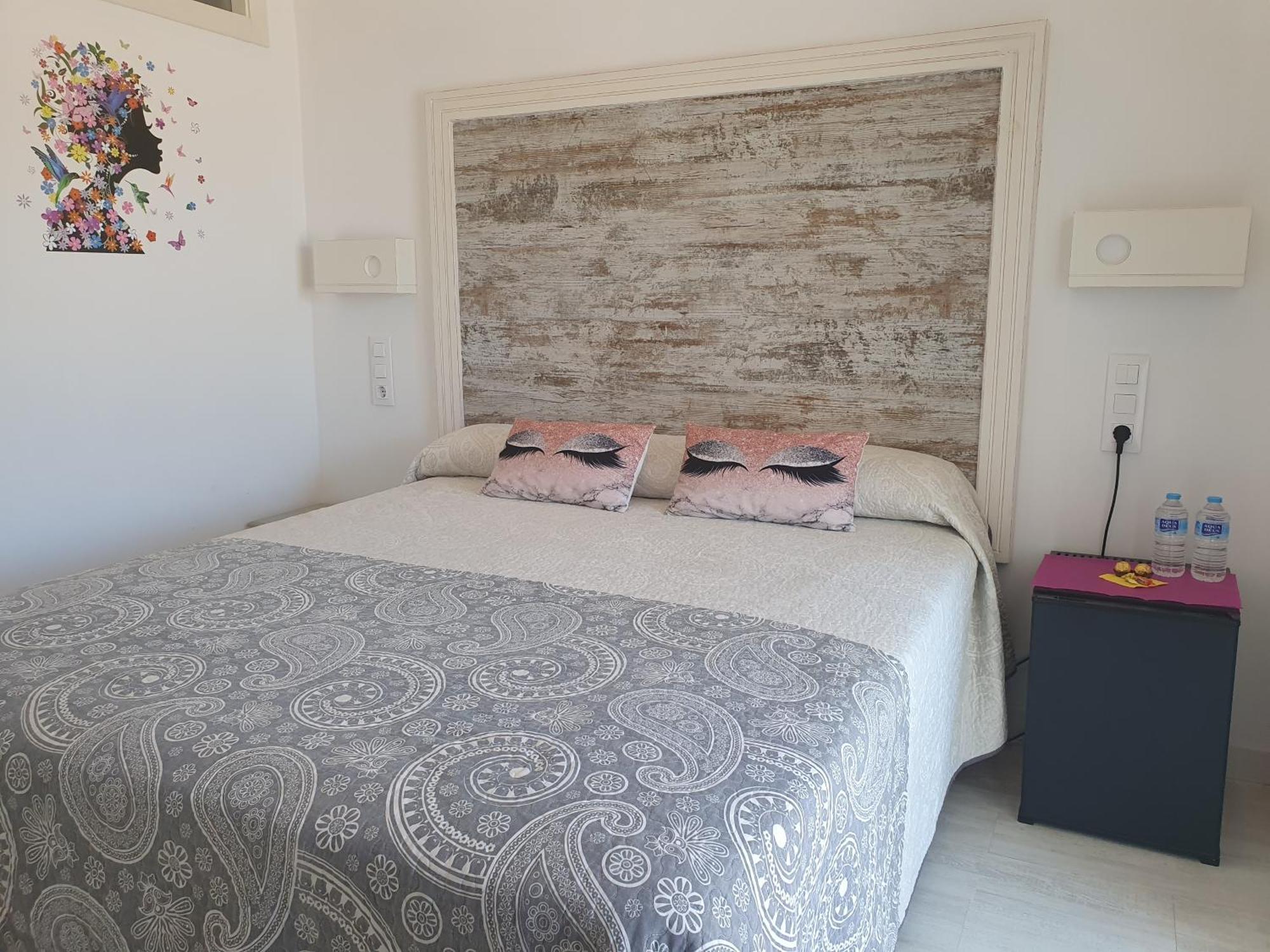 Hostal Mi Campana Denia Exterior photo